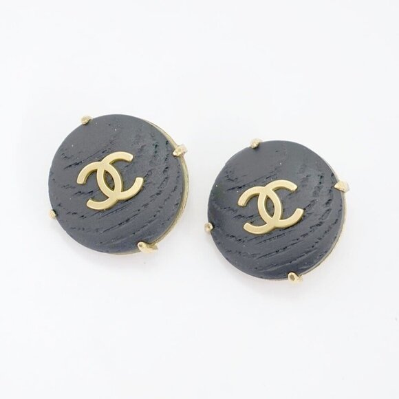 CHANEL CC Logos Black Round Wood Clip-On Earrings Gold Tone 94P Auth #11584 - Picture 1 of 5
